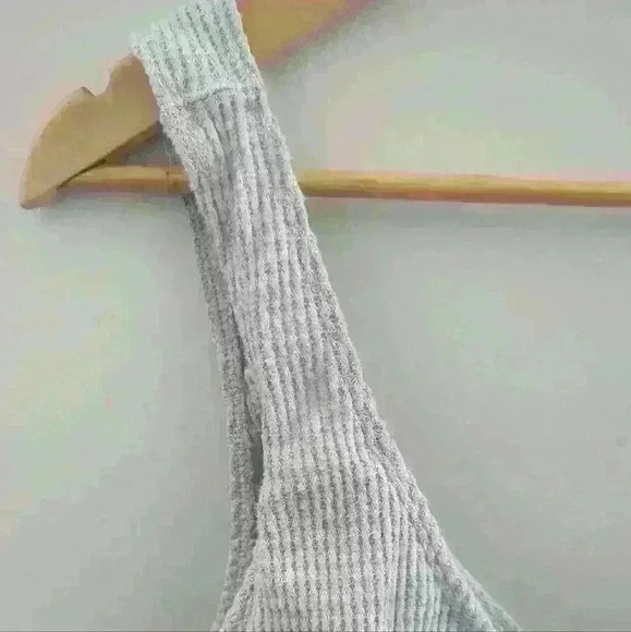 🌴2/$25🌴GILLY HICKS |  Women's Super Soft Light Grey Back Crossover Bralette - Picture 2 of 5